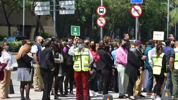 El simulacro inició en punto de las 12:19 horas, con el sonido real de la alerta sísmica. El simulacro inició en punto de las 12:19 horas, con el sonido real de la alerta sísmica.