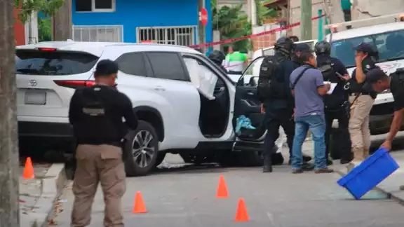 El servidor público usó su vehículo para atropellar a sus atacantes
El servidor público usó su vehículo para atropellar a sus atacantes