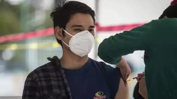El Gobierno de México abrió el registro de vacunación contra COVID-19 para jóvenes mayores de 18 años y más.