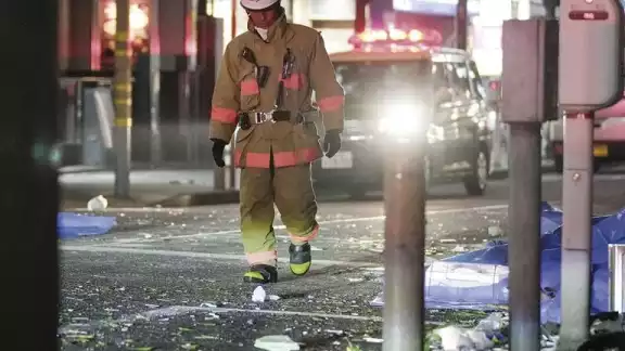 Los cuerpos de seguridad creen que la explosión podría haberse originado en un restaurante.
Los cuerpos de seguridad creen que la explosión podría haberse originado en un restaurante.