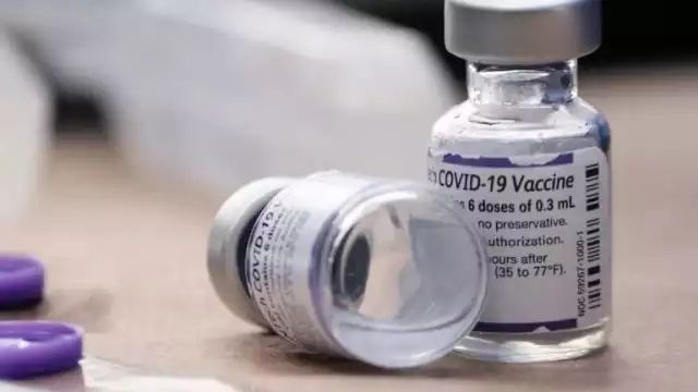 Ambas naciones recomiendan inmunizar a los más jóvenes con Comirnaty, antígeno de Pfizer y BioNtech, que fue aprobado por la EMA en mayo de este año