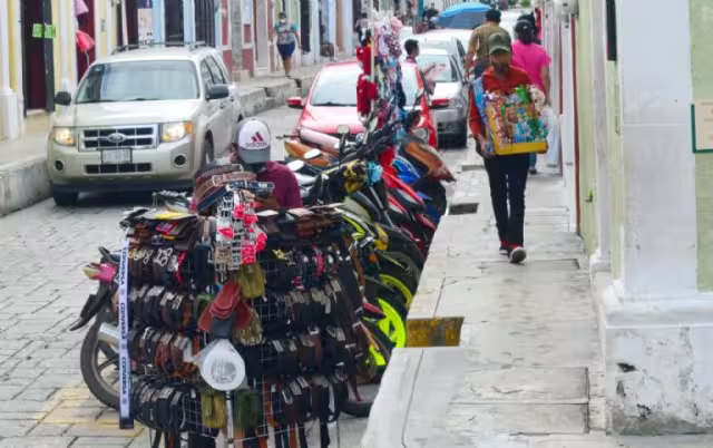 En Campeche, zonas turísticas y patrimoniales como el Malecón y el Centro Histórico ya cuentan con regulación para vendedores ambulantes.