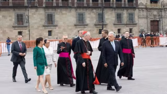 AMLO se reúne con el representante del Vaticano Pietro Parolin
