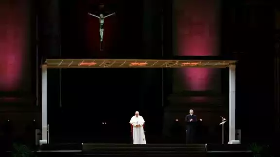 A puertas cerradas, así se lleva a cabo el Viacrucis A puertas cerradas, así se lleva a cabo el Viacrucis