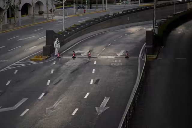 Las calles de Shangai, en China, lucen vacías en las imágenes que han circulado en todo el mundo, esto por los contagios de COVID-19