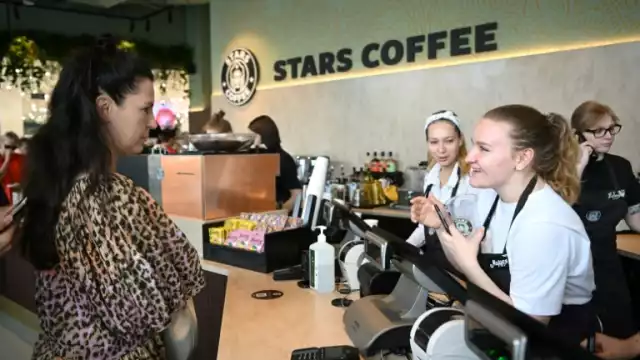 La empresa Stars Coffee abrió sus puertas a principios de esta semana en Moscú, siendo la versión de Starbucks en Rusia