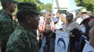 Notifica la FGR a la Sedena sobre órdenes de aprehensión contra 20 militares por caso Ayotzinapa