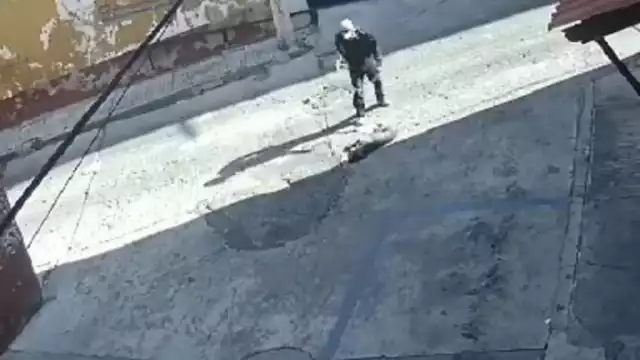 Hombre arrastra a perrito muerto por calles de Pachuca