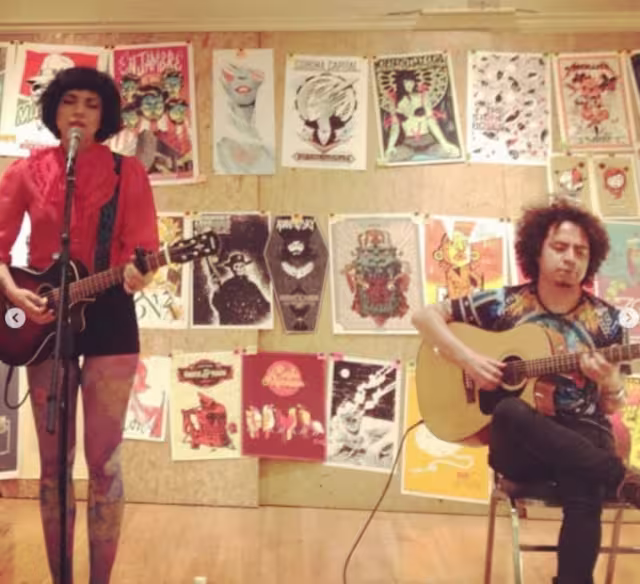 Mon Laferte compartió varias fotos con su expareja