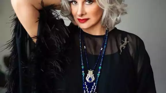 Susana Dosamantes se destacó por sus papeles de villana en telenovelas como Si Nos Dejan y El vuelo de la Victoria Susana Dosamantes se destacó por sus papeles de villana en telenovelas como Si Nos Dejan y El vuelo de la Victoria
