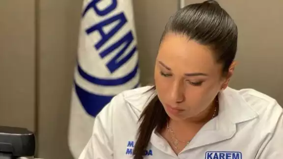 Karem Achach en su intervención en el debate de candidaturas organizado por el IEPAC