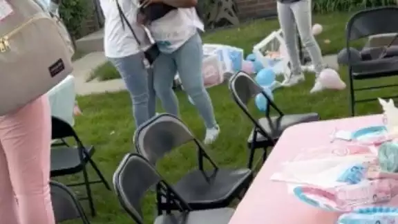 La mujer quería un varón y la noticia de que esperaba un niña no le cayó nada bien