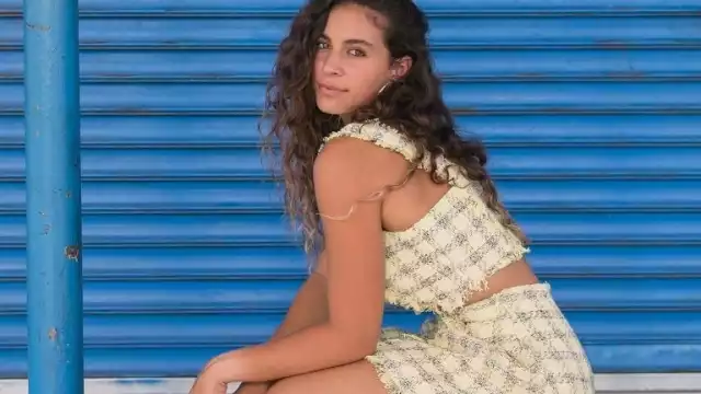 La joven sigue los pasos de su padre en la música