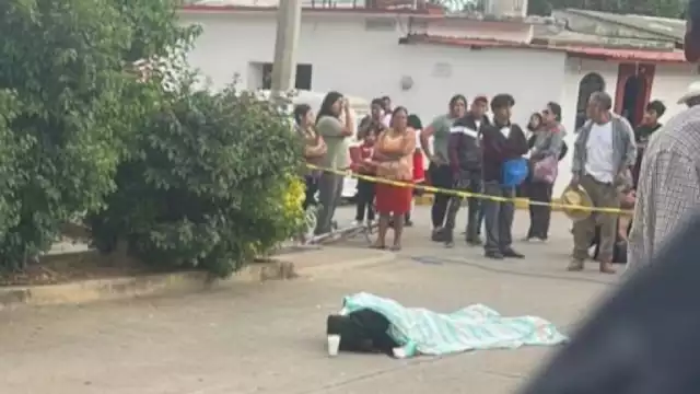 El cuerpo del menor quedó tendido a media carretera