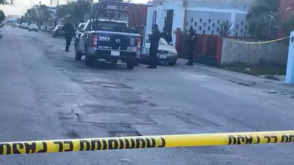 Se encontró el cuerpo de un hombre asesinado en el interior de una casa en la colonia Ébano, en la Región 248 de Cancún Se encontró el cuerpo de un hombre asesinado en el interior de una casa en la colonia Ébano, en la Región 248 de Cancún