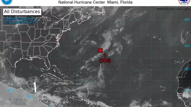zona de baja presión se localiza a unos 3,470 kilómetros al este-noreste de las costas de Quintana Roo