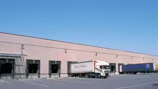 Una bodega en Colima fue robada por 12 sujetos que robaron 20 contenedores de oro, plata, zinc y televisores