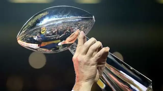 El Súper Bowl LVI y el 52° campeonato de la Liga Nacional de Fútbol Americano (NFL) se llevará a cabo el 13 de febrero de 2022 en el SoFi Stadium en Inglewood, California la octava vez que se realiza en esta ciudad