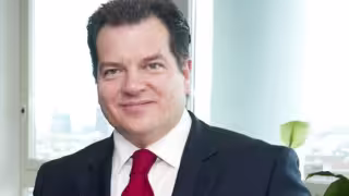 Miguel Alemán Magnani tiene nacionalidad francesa por parte de su madre