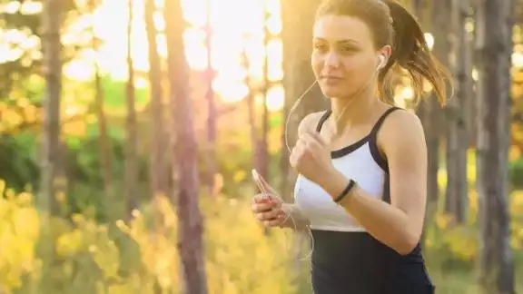 3 ejercicios para bajar la grasa abdominal después de las Fiestas