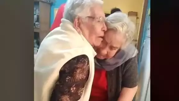 Las abuelitas no se veían desde el año pasado que inició la contingencia sanitaria