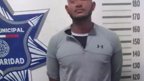 Una persona fue asegurada por policías de la Secretaría de Seguridad Pública y Tránsito Municipal Una persona fue asegurada por policías de la Secretaría de Seguridad Pública y Tránsito Municipal