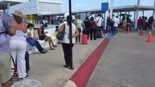 dejan a 300 pasajeros varados en el muelle de Cozumel