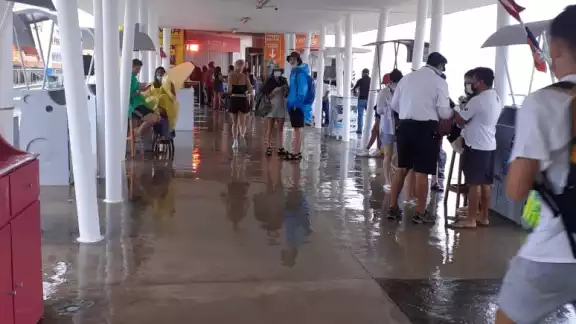 Tras las pésimas condiciones climáticas el servicio fue suspendido Tras las pésimas condiciones climáticas el servicio fue suspendido