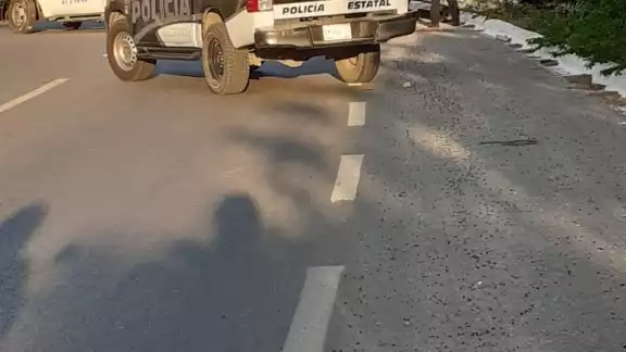 Al auxilio llegaron elementos de la policía estatal, así como automovilistas que transitaban por el lugar Al auxilio llegaron elementos de la policía estatal, así como automovilistas que transitaban por el lugar