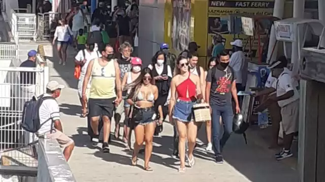 Los turistas llegaron a disfrutar del clima en Cozumel.