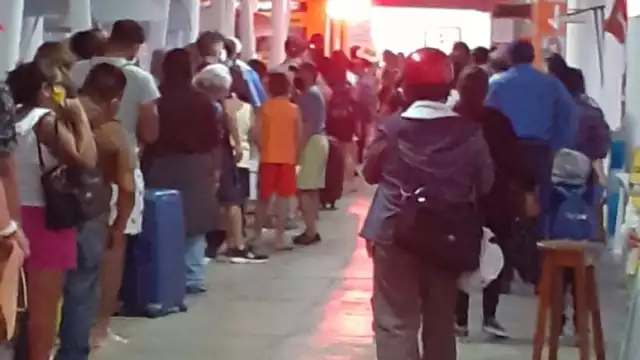 El oleaje no fue impedimento para los ferrys