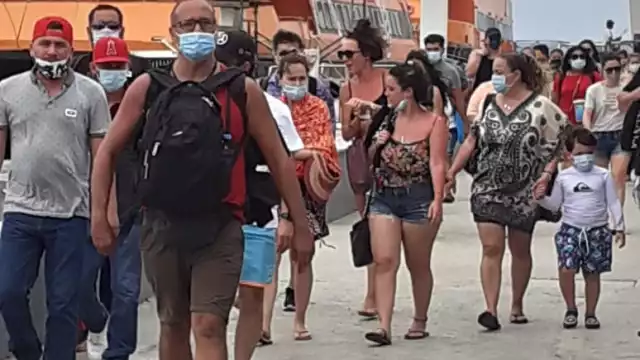 Pese a ser un domingo nublado, los turistas han arribado a la Isla de Cozumel para disfrutar de diversas actividades
