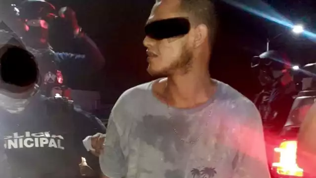 El infractor presentaba dos heridas de bala: una en el glúteo y otra en la pierna, por lo que fue trasladado al Hospital General de Playa del Carmen
