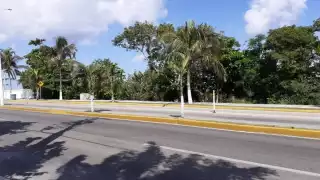 Frente al lugar hay un edificio de locales, de donde presuntamente vienen los ductos