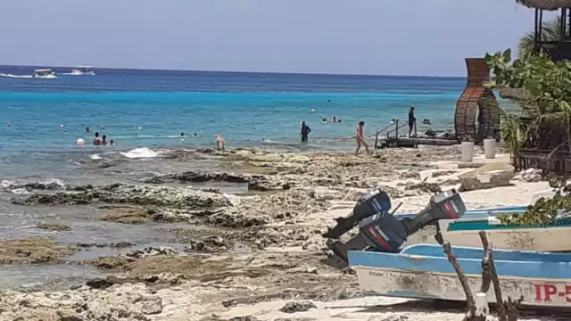 Al no tener acceso a las playas del norte y sur de Cozumel, los bañistas acuden a la zona oriente de la isla para disfrutar del mar