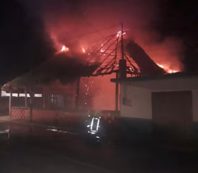 La palaba fue consumida por las llamas