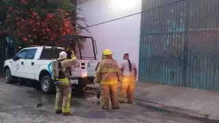 La unidad resultó con daños considerable en su parte trasera, luego de que fuese controlado el fuego por bomberos de Chetumal