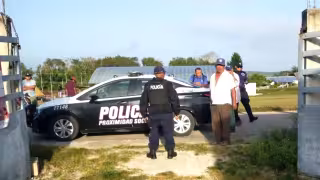 Protesta contra director en primaria de José María Morelos termina en zafarrancho