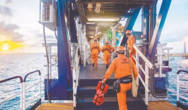 El cadáver seguía en la plataforma, por lo que se esperaba que fuera retirado con rumbo a tierra firme