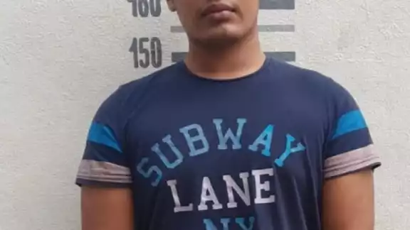 Los oficiales encontraron entre las pertenencias de Daniel "N" un arma de fuego Los oficiales encontraron entre las pertenencias de Daniel "N" un arma de fuego