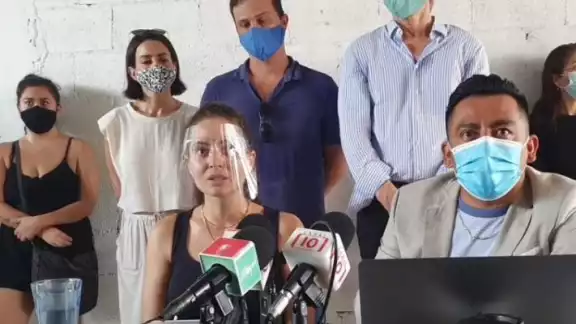 La cozumeleña Viven Withington pidió justicia a través de una rueda prensa La cozumeleña Viven Withington pidió justicia a través de una rueda prensa