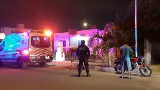 Una mujer atendía a su hija en la calle 112-B entre 37 y 39 en la sección Paseos II, pero al ir a la sala vio a su pareja en el piso