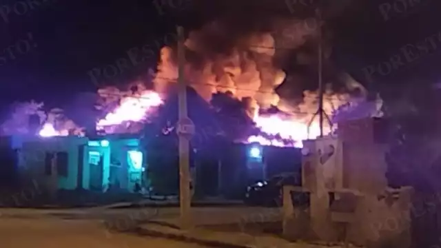 El incendio se ha propagado por otras bodegas. Foto: Por Esto!
