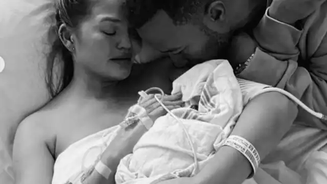 Chrissy Teigen tuvo importantes pérdidas de sangre debido a que su placenta era demasiado débil.