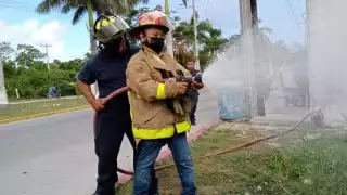 Desde muy pequeño, Gyser fue fanático de los bomberos, tanto por su labor así como los rescates que realizan