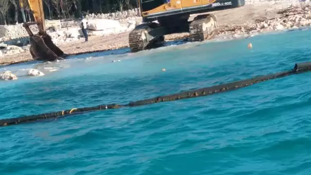 Expertos señalan que con estas obras se asfixian los corales, pues aumentan la enfermedad del Síndrome Blaco