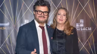 Aleks Syntek  y su esposa