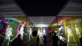 Colocan altar de muertos de 21 metros en Nuevo León