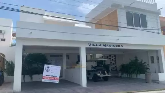 Uno de los predios asegurados por el personal de la FGE Quintana Roo en Isla Mujeres, fue la marina, propiedad de Liam Storm