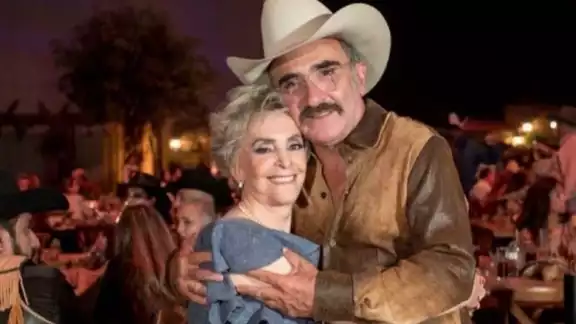 Vicente Fernández Jr desmiente supuesta enfermedad de su padre